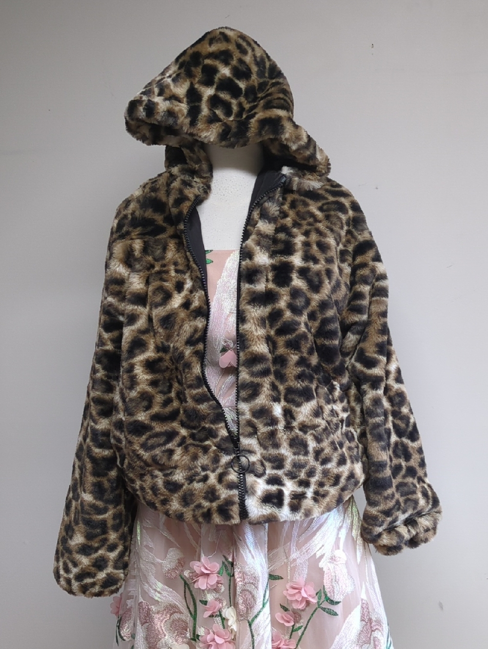 H&M Leopard Print Faux Fur Hooded Jacket - Oversized Size Small - Picture 8 of 9